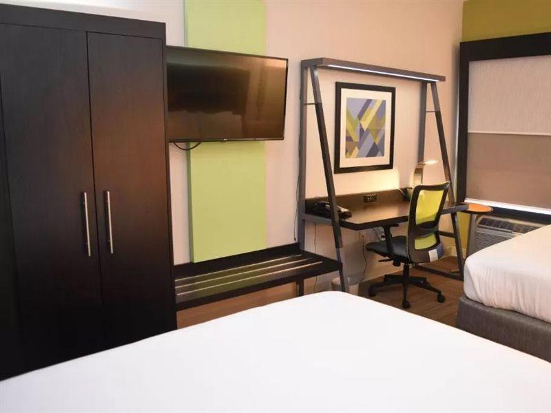 Holiday Inn Express Venice By Ihg Venice Gardens Exterior photo