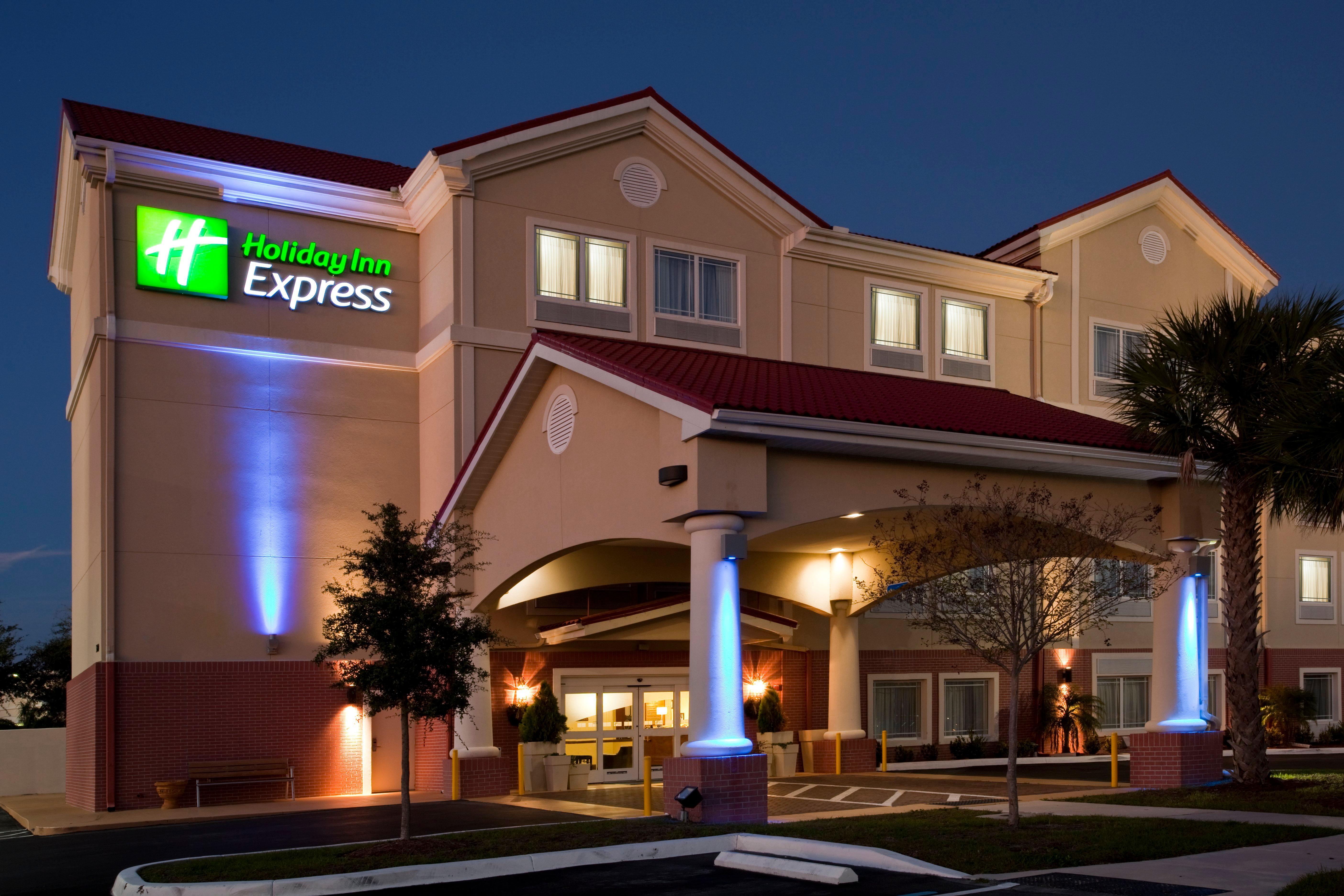 Holiday Inn Express Venice By Ihg Venice Gardens Exterior photo
