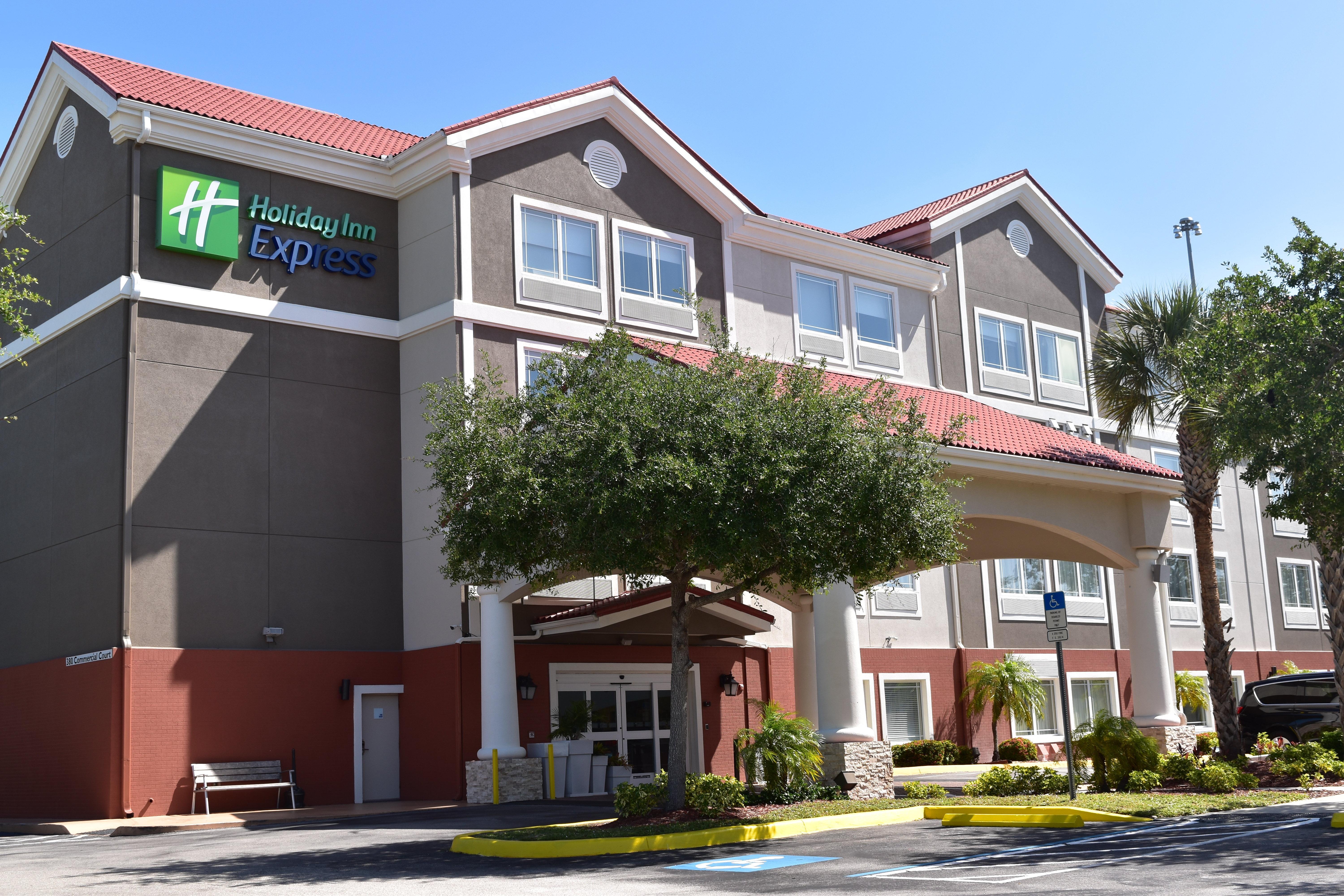 Holiday Inn Express Venice By Ihg Venice Gardens Exterior photo