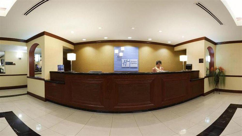 Holiday Inn Express Venice By Ihg Venice Gardens Exterior photo