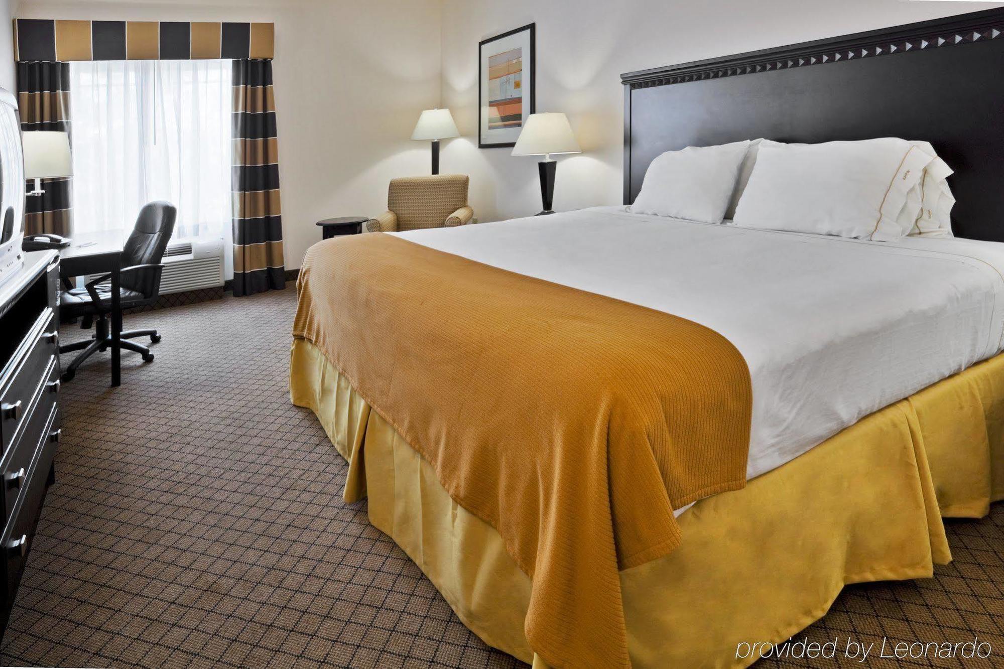 Holiday Inn Express Venice By Ihg Venice Gardens Room photo